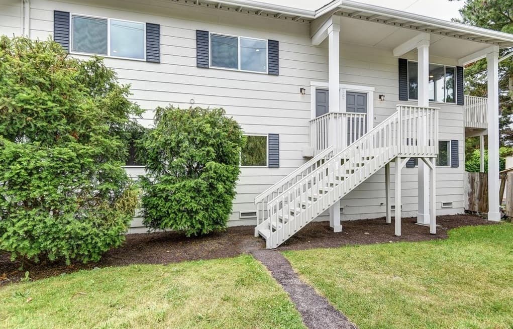 Seattle Apartment: 107 N 90th St
