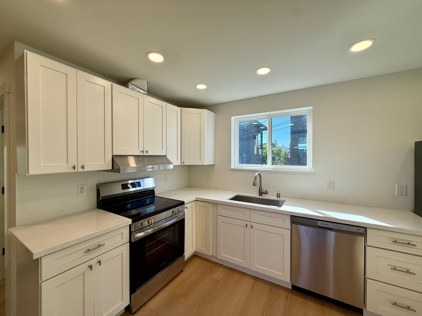 Seattle Apartment: 1714 E Columbia St
