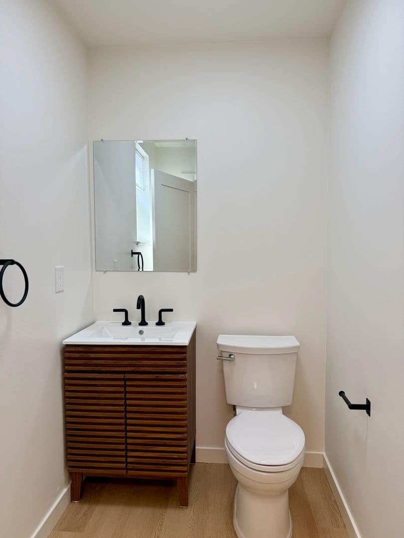 Seattle Apartment: 1714 E Columbia St