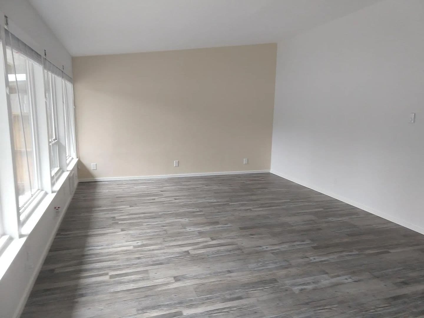 Issaquah Apartment: 105 NW Dogwood St