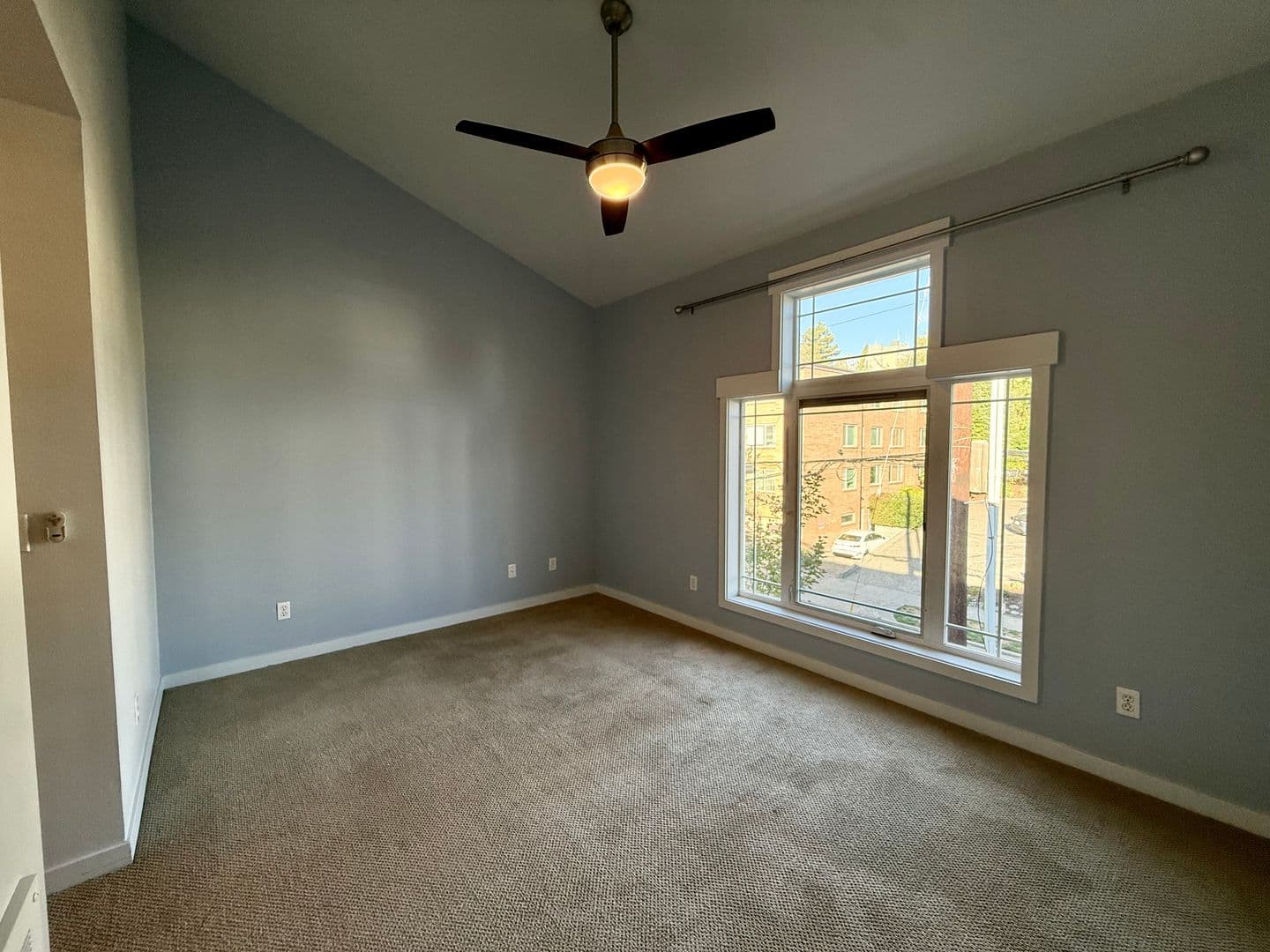 Seattle Townhome: 433 Federal Ave E