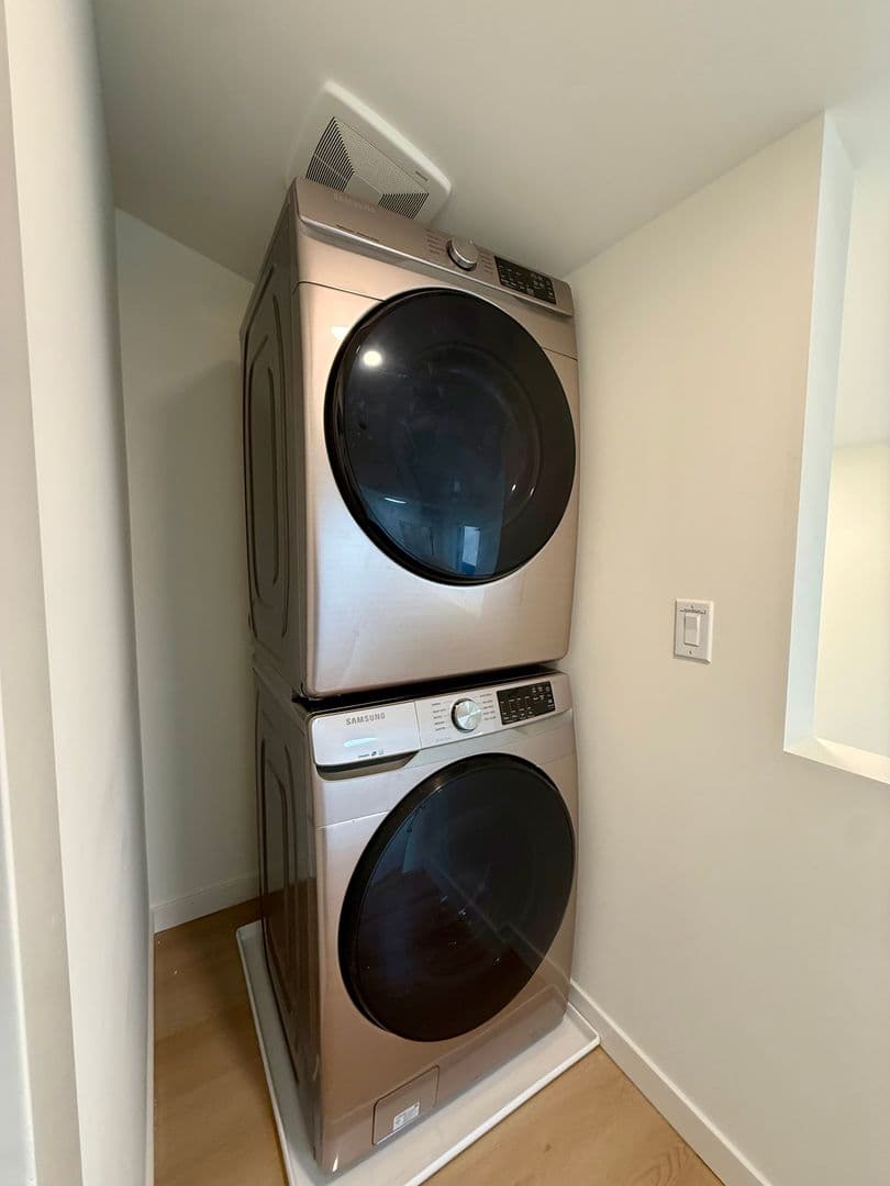 Seattle Apartment: 1714 E Columbia St