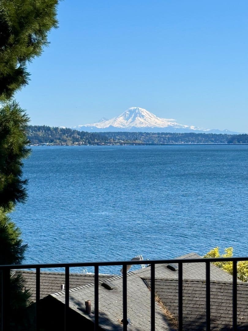 Seattle House: 822 McGilvra Blvd E