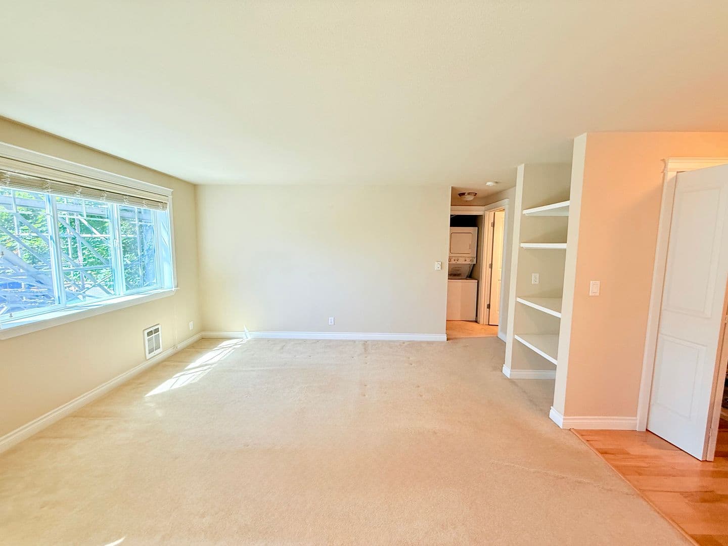 Seattle Condo: 2200 Thorndyke Ave W #201