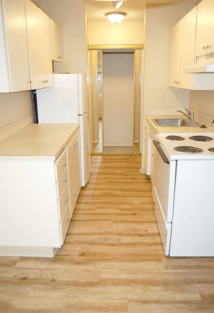 Seattle Apartment: 424 Summit Ave E
