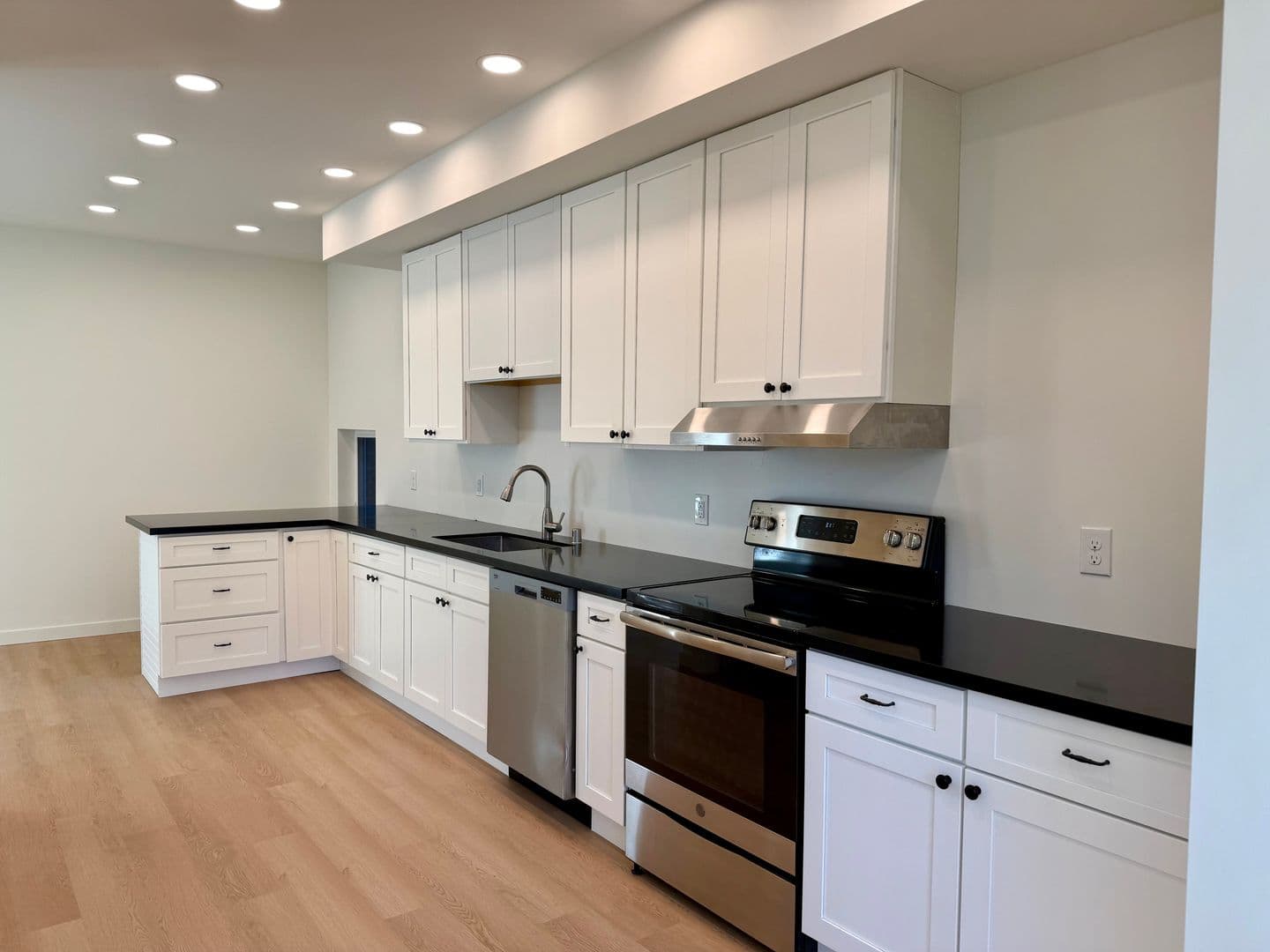 Seattle Apartment: 1714 E Columbia St