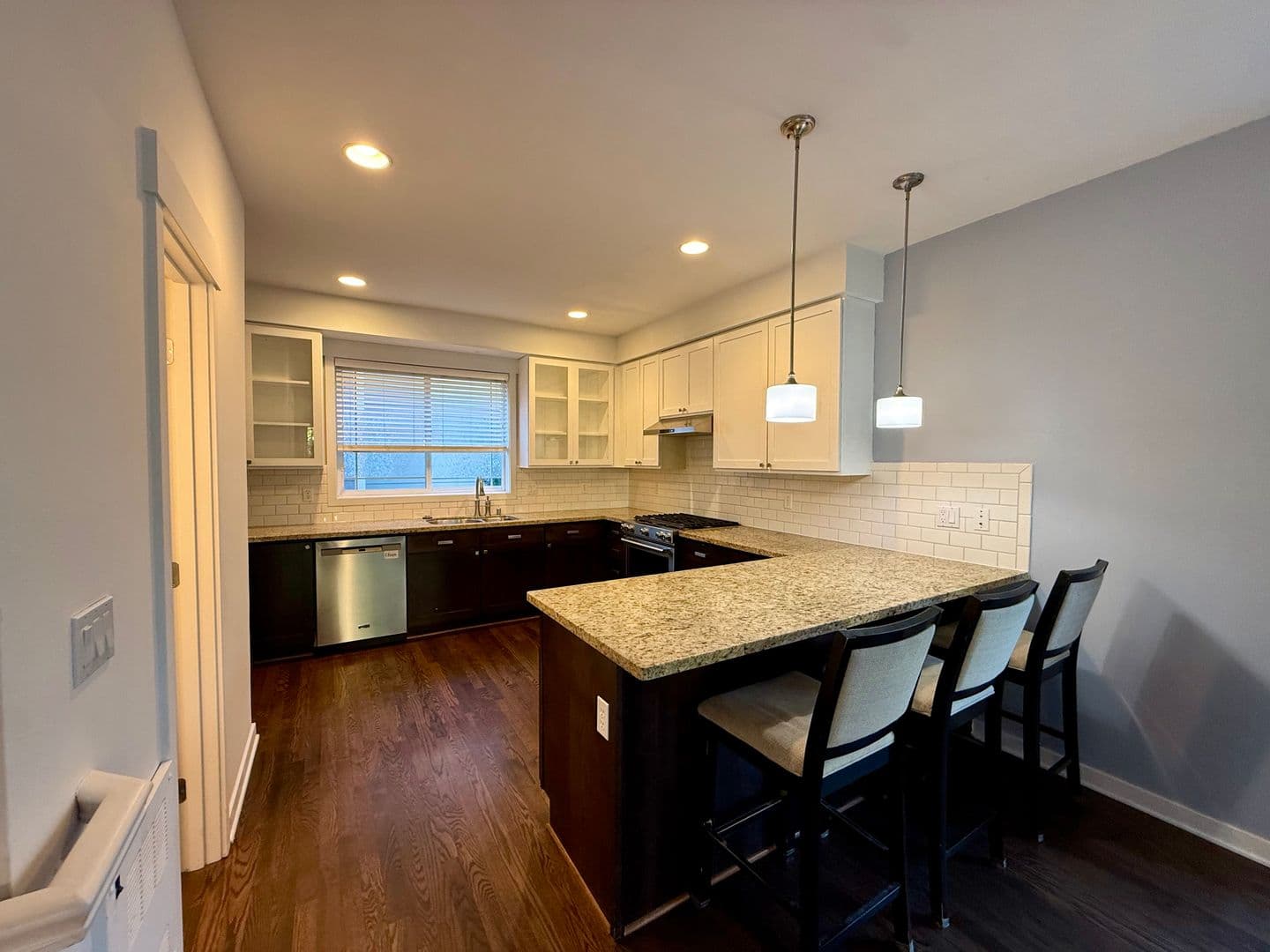 Seattle Townhome: 433 Federal Ave E