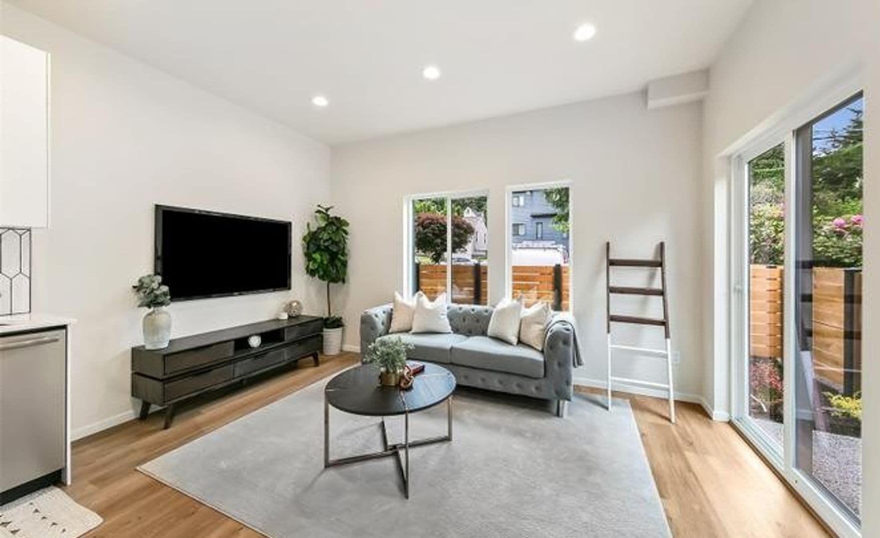 Seattle Townhome: 3828 35th Ave W Unit B