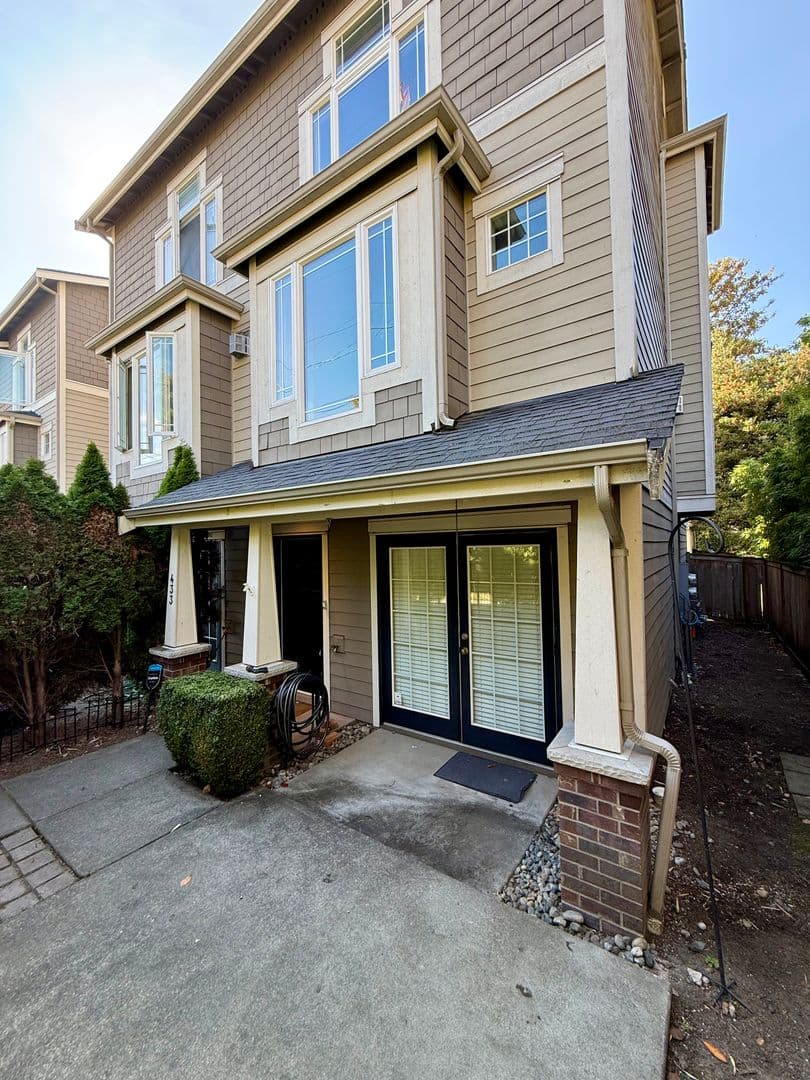 Seattle Townhome: 433 Federal Ave E