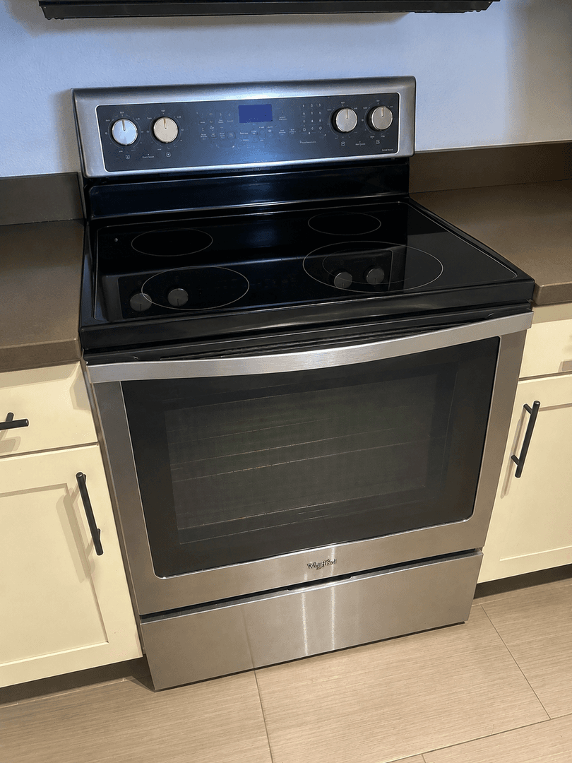 Kirkland Condo: 6627 Lakeview Dr #A102