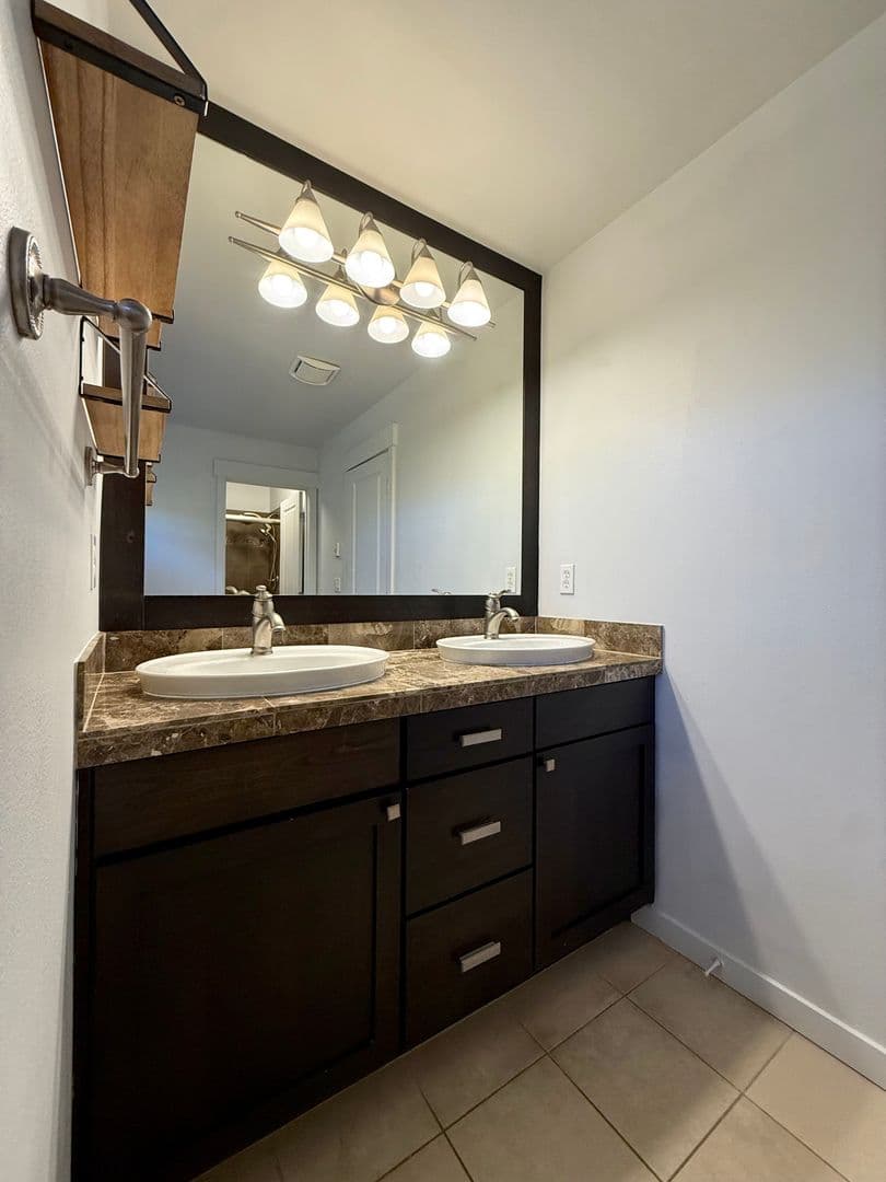 Seattle Townhome: 433 Federal Ave E