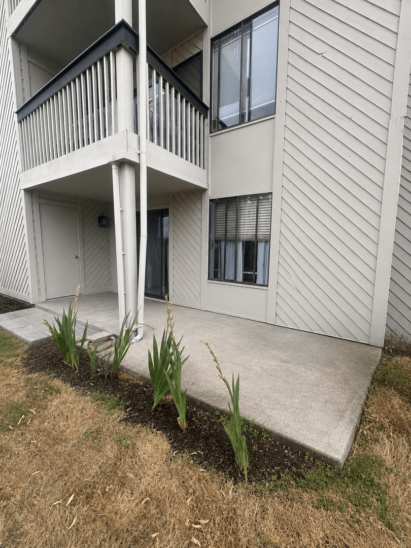 Kirkland Condo: 6627 Lakeview Dr #A102