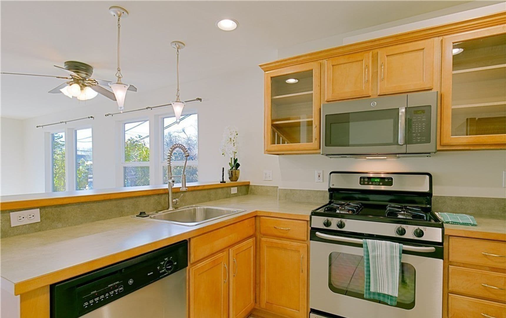 Seattle Townhome: 7626 Highland Park Way SW