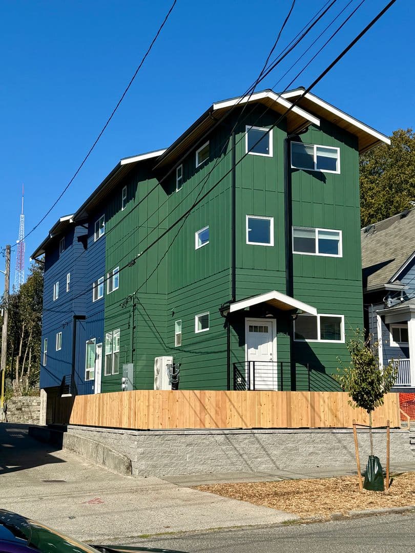 Seattle Apartment: 1714 E Columbia St