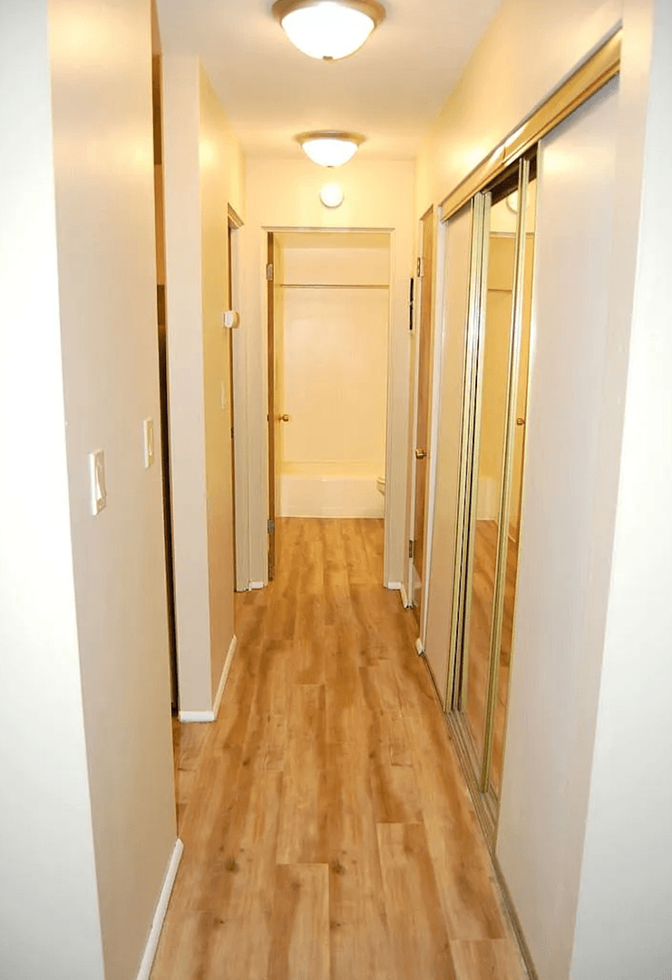 Seattle Apartment: 424 Summit Ave E