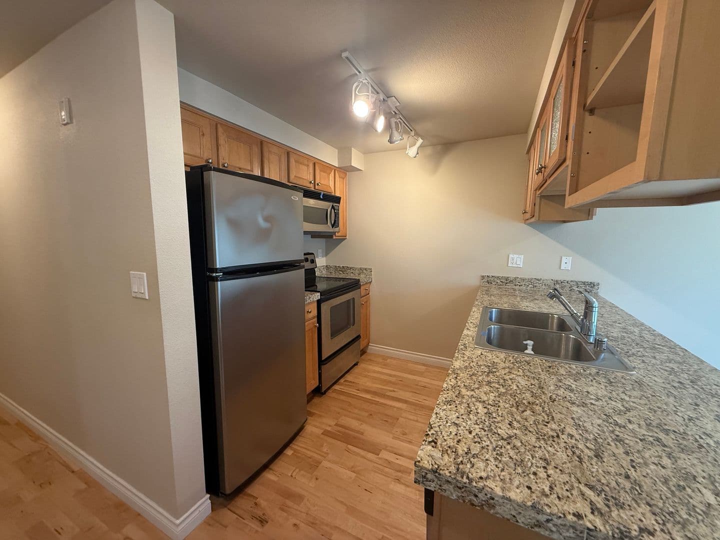 Seattle Condo: 2200 Thorndyke Ave W #201