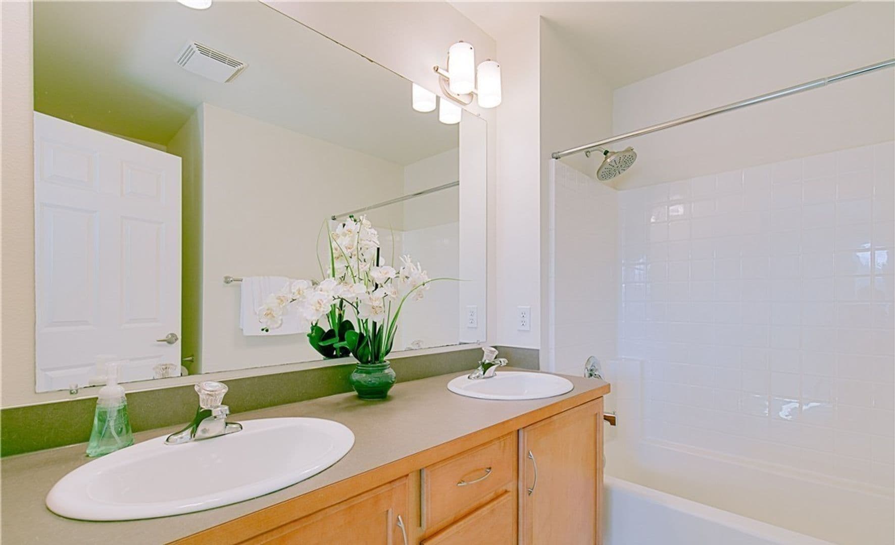 Seattle Townhome: 7626 Highland Park Way SW