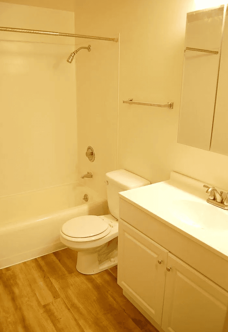 Seattle Apartment: 424 Summit Ave E