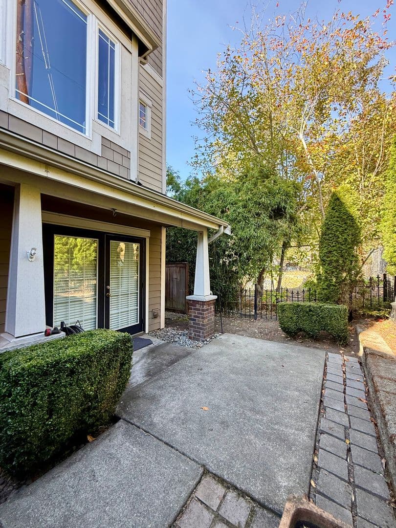 Seattle Townhome: 433 Federal Ave E