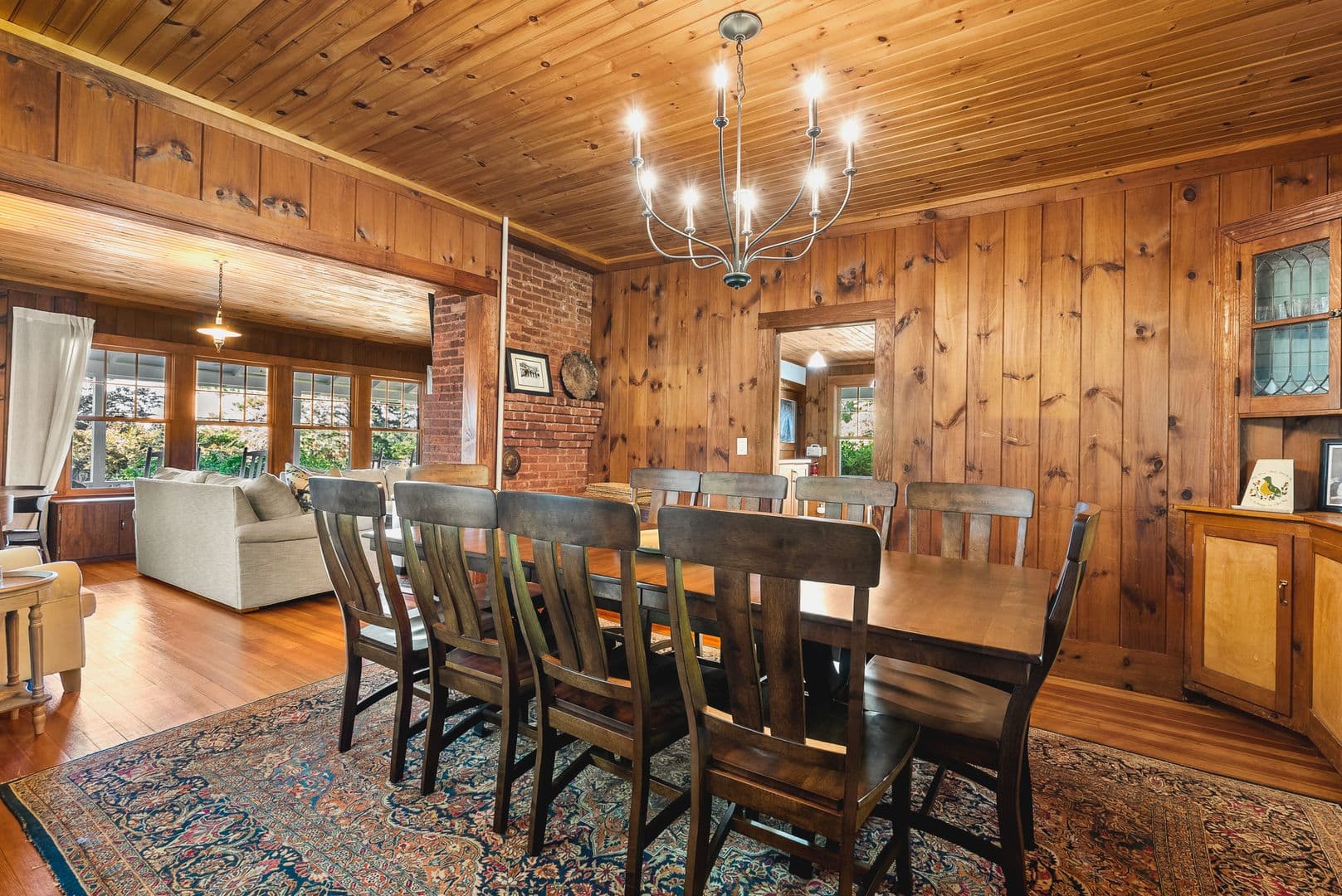 Gloucester House: 64 Riverview Road
