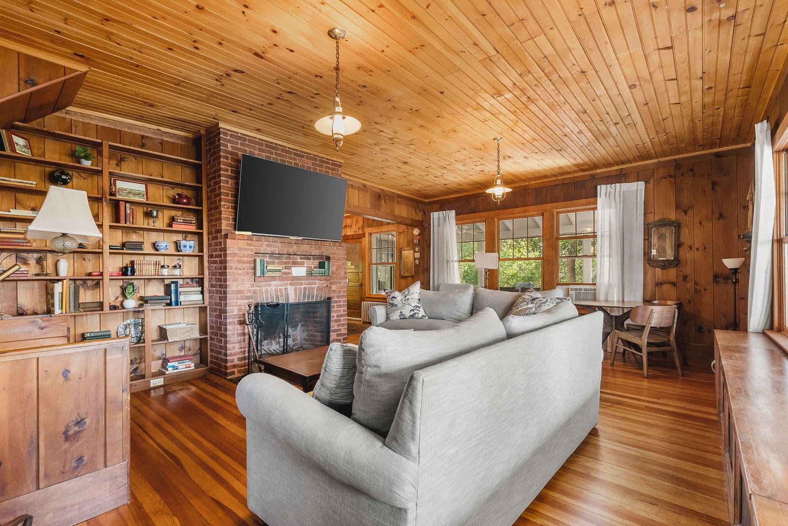 Gloucester House: 64 Riverview Road