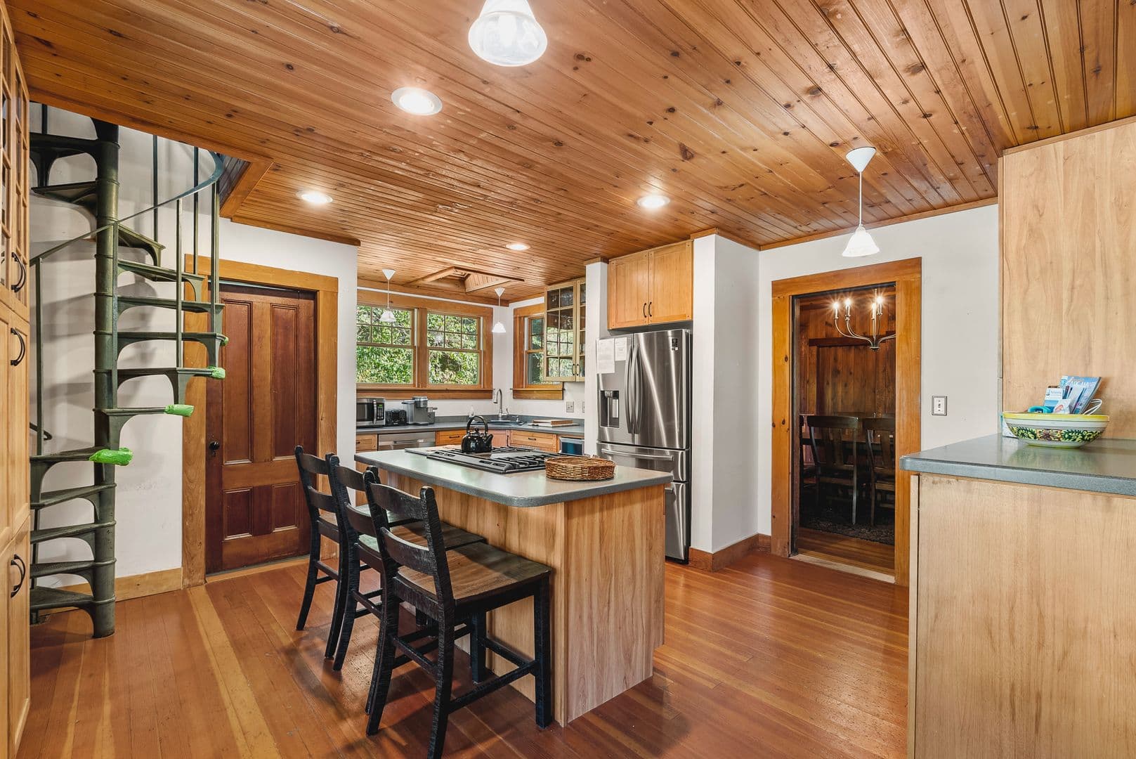 Gloucester House: 64 Riverview Road