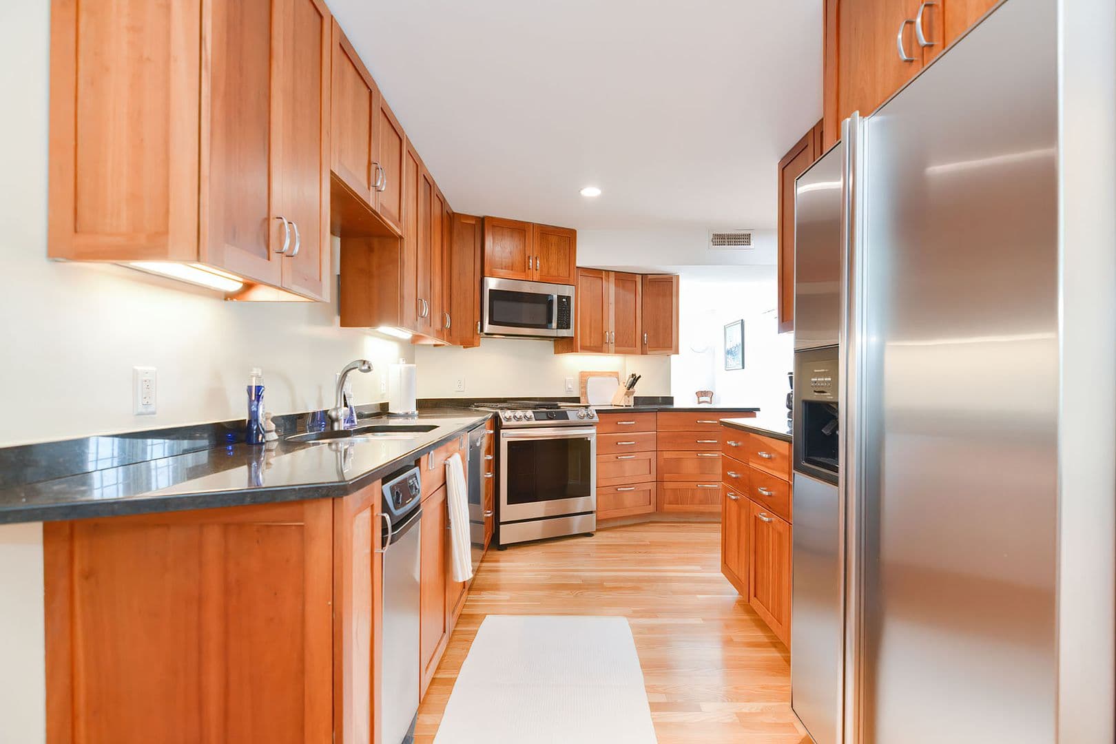 Gloucester Apartment: 37 Rocky Neck Avenue, Unit A