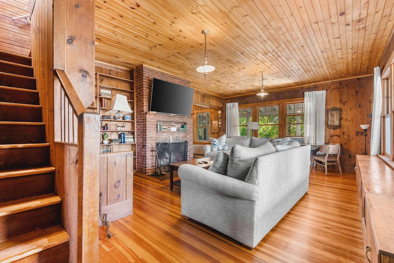 Gloucester House: 64 Riverview Road