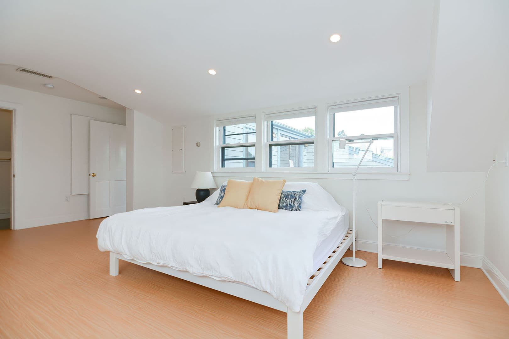 Gloucester Apartment: 37 Rocky Neck Avenue, Unit A