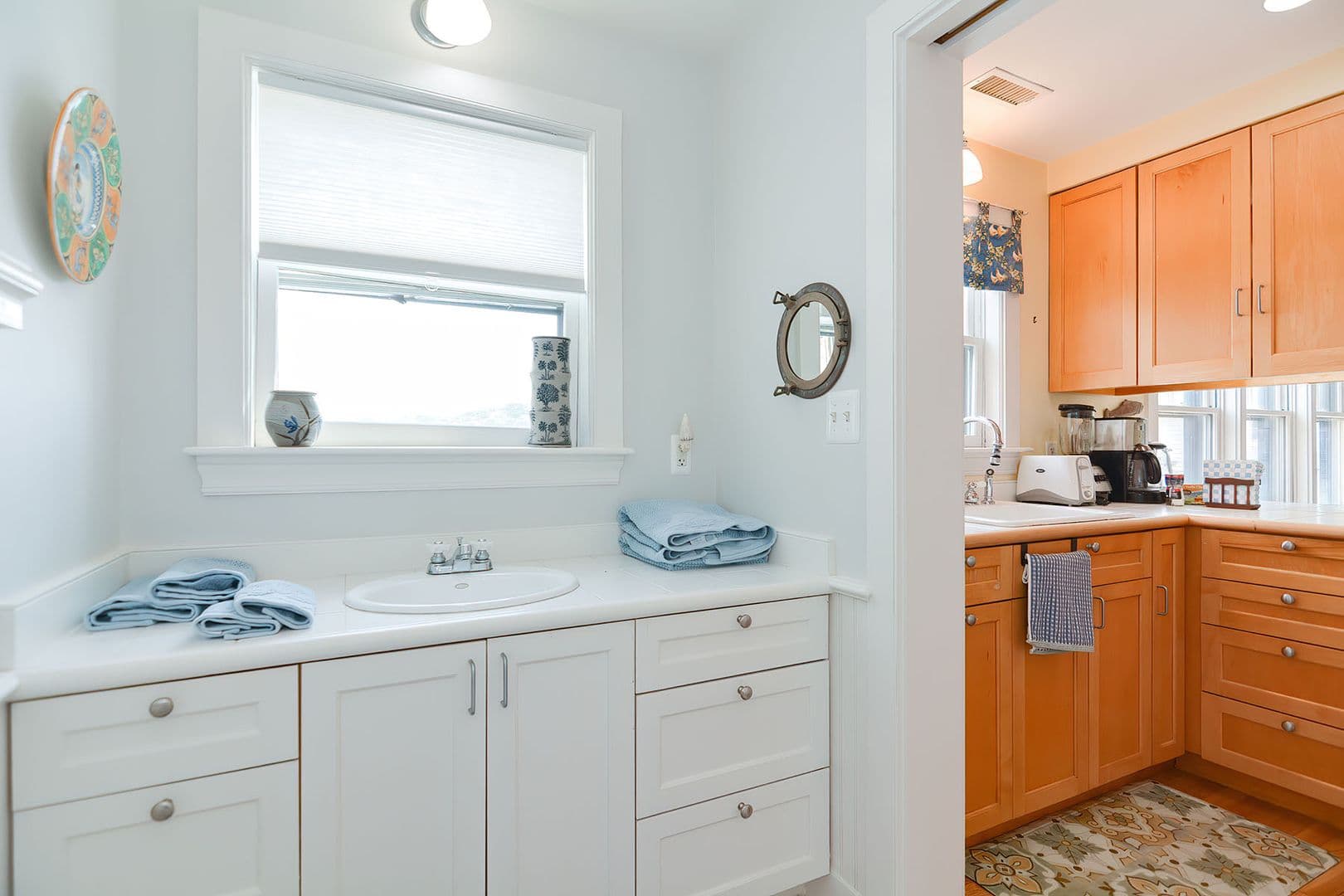 Gloucester Apartment: 37 Rocky Neck Avenue, Unit A