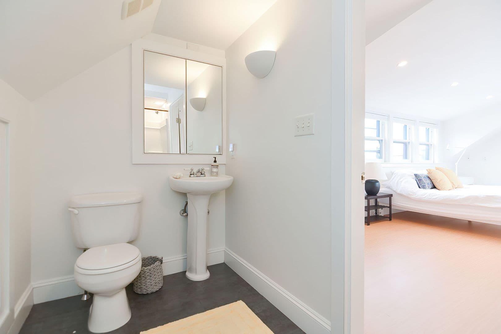 Gloucester Apartment: 37 Rocky Neck Avenue, Unit A