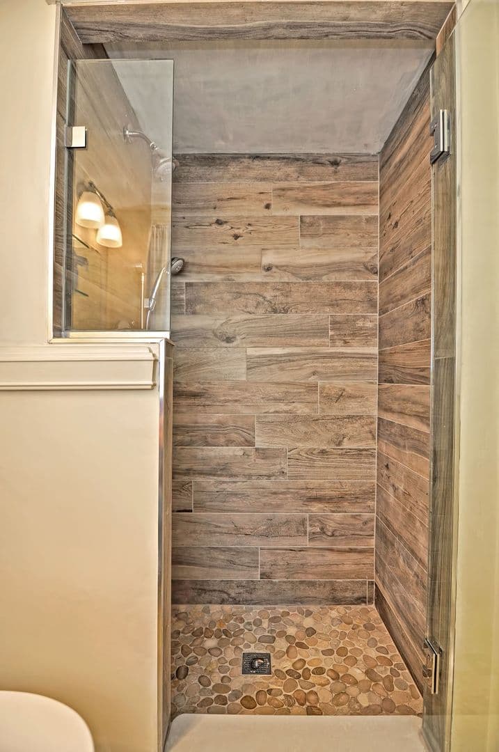 Rockport Apartment: 93 Granite St