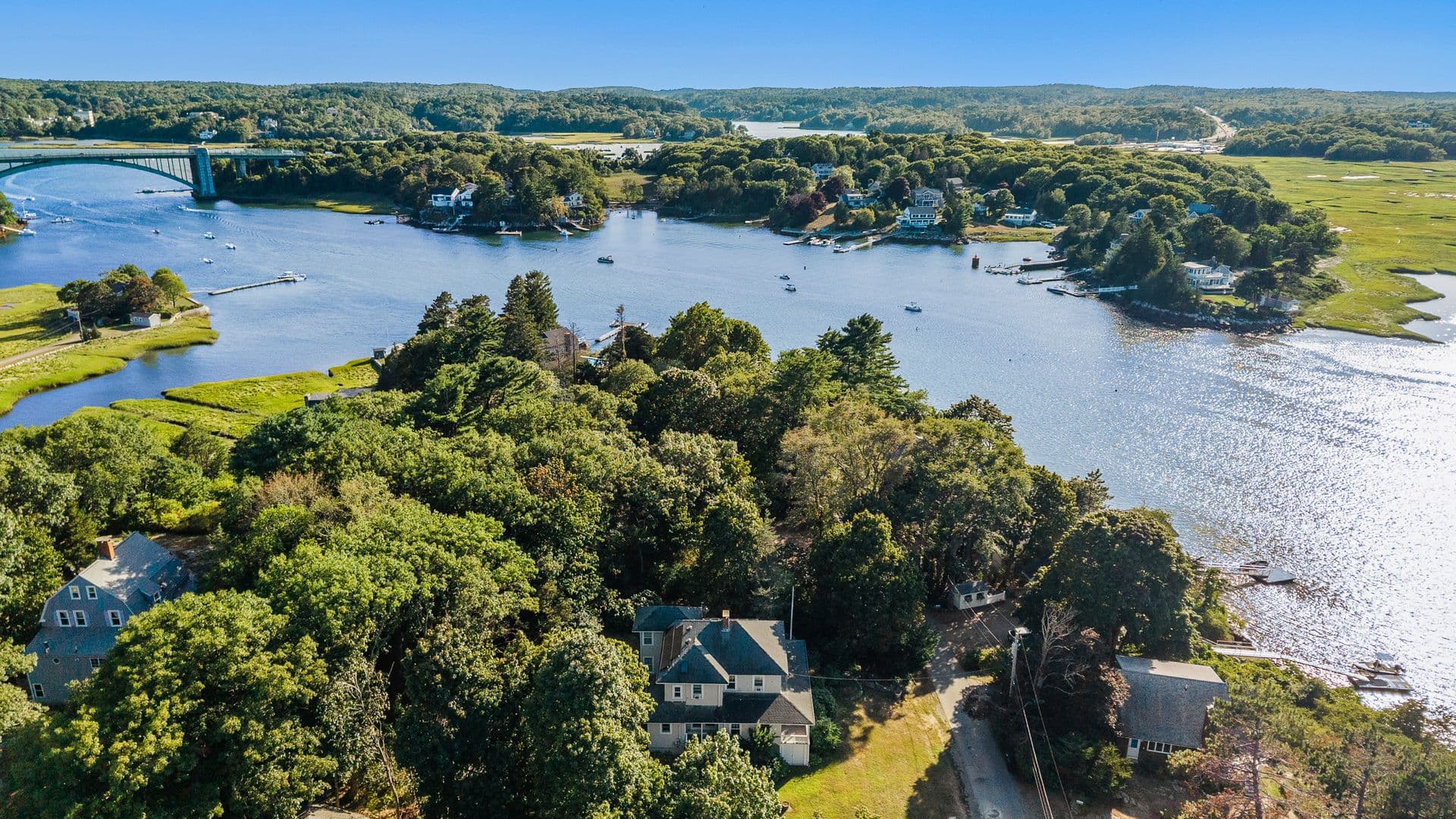 Gloucester House: 64 Riverview Road