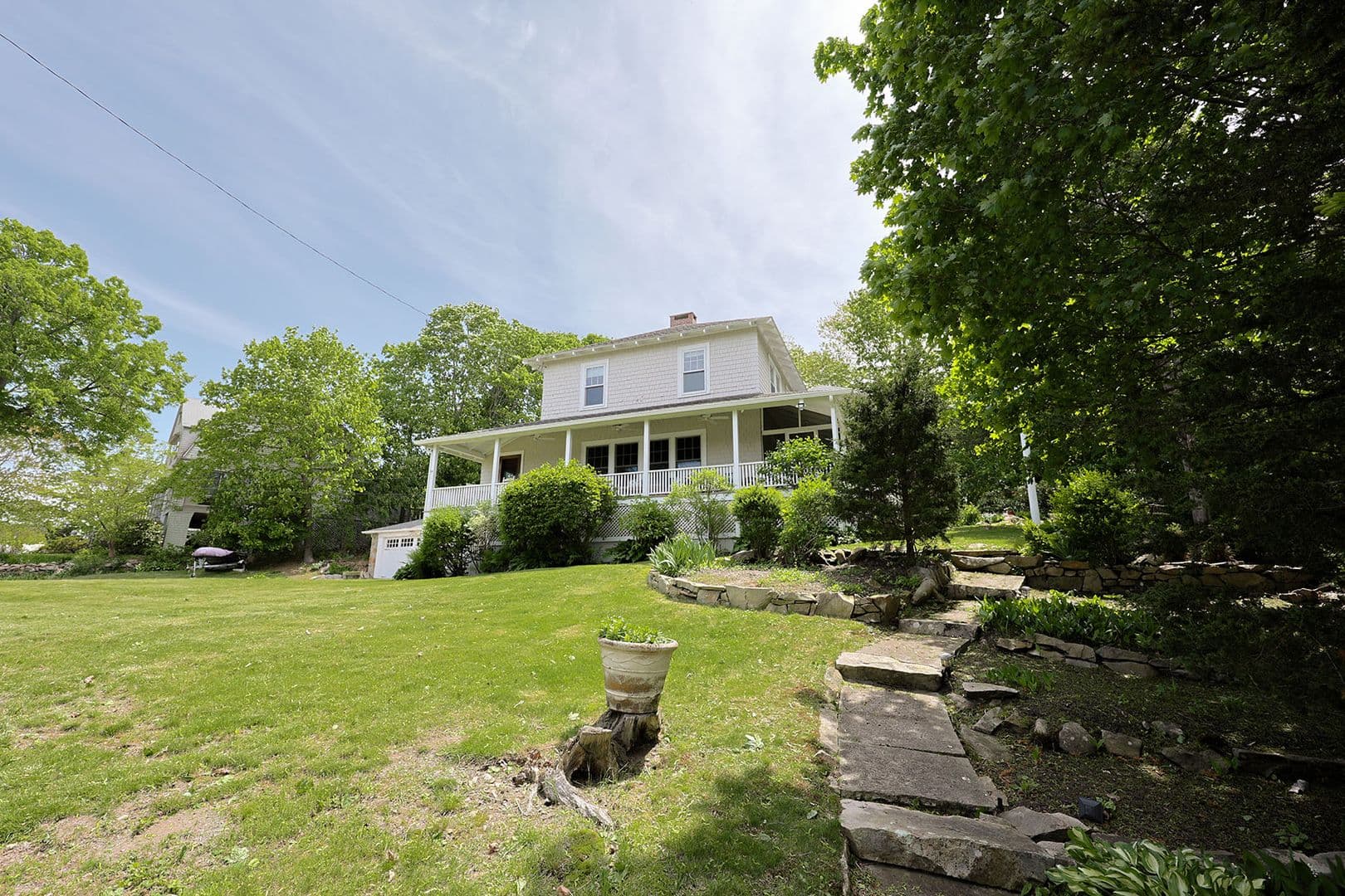 Gloucester House: 64 Riverview Road