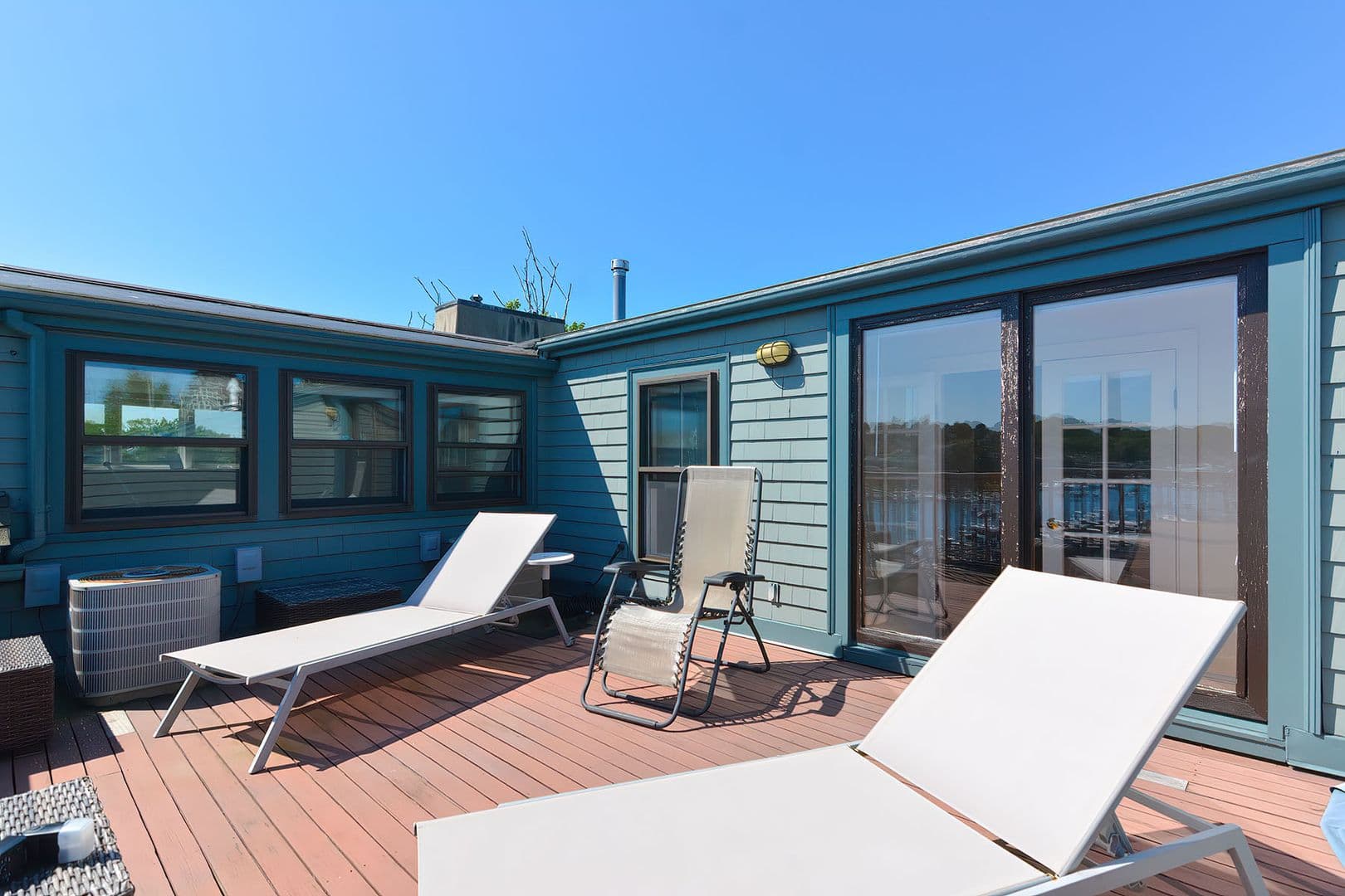 Gloucester Apartment: 37 Rocky Neck Avenue, Unit A