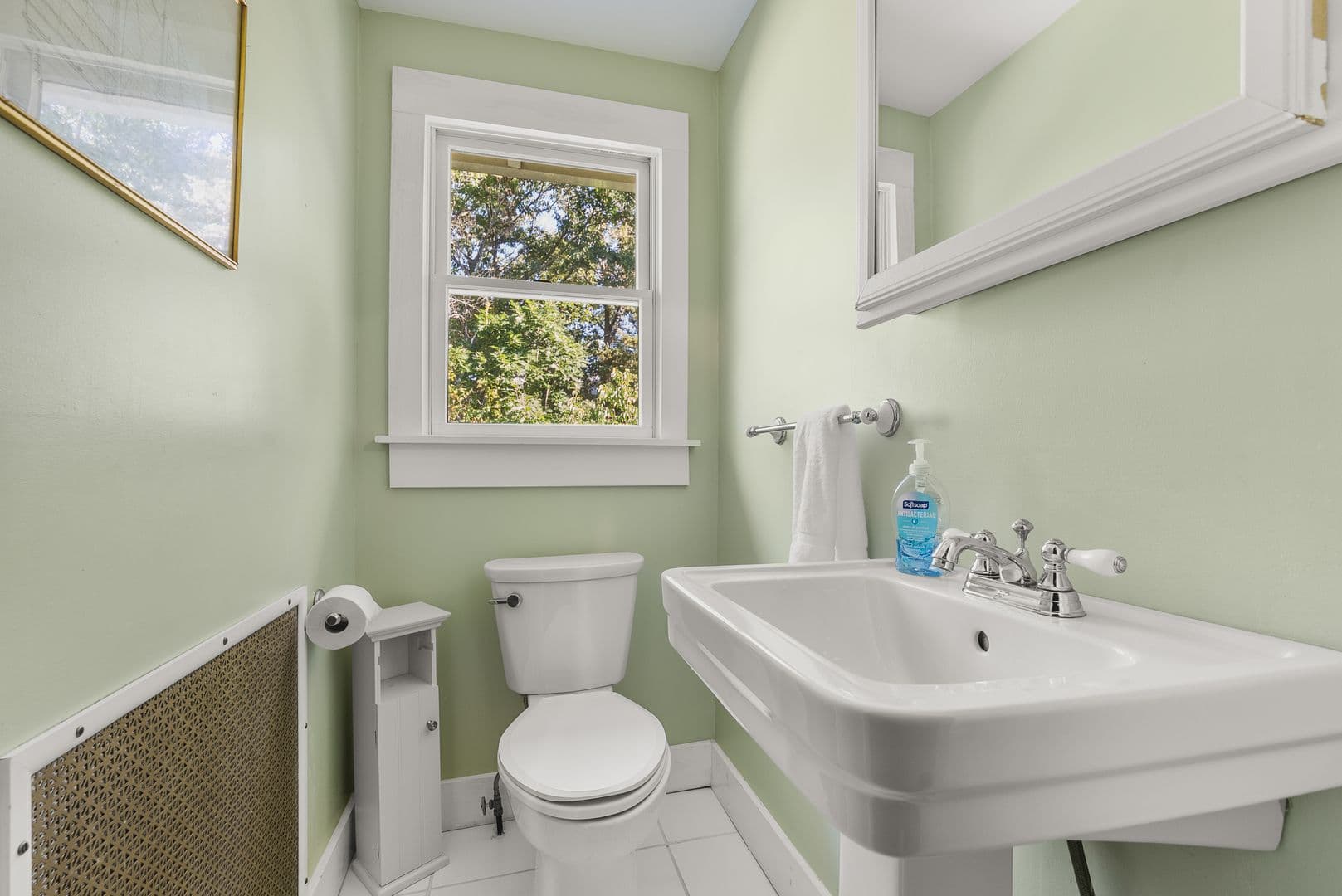 Gloucester House: 64 Riverview Road