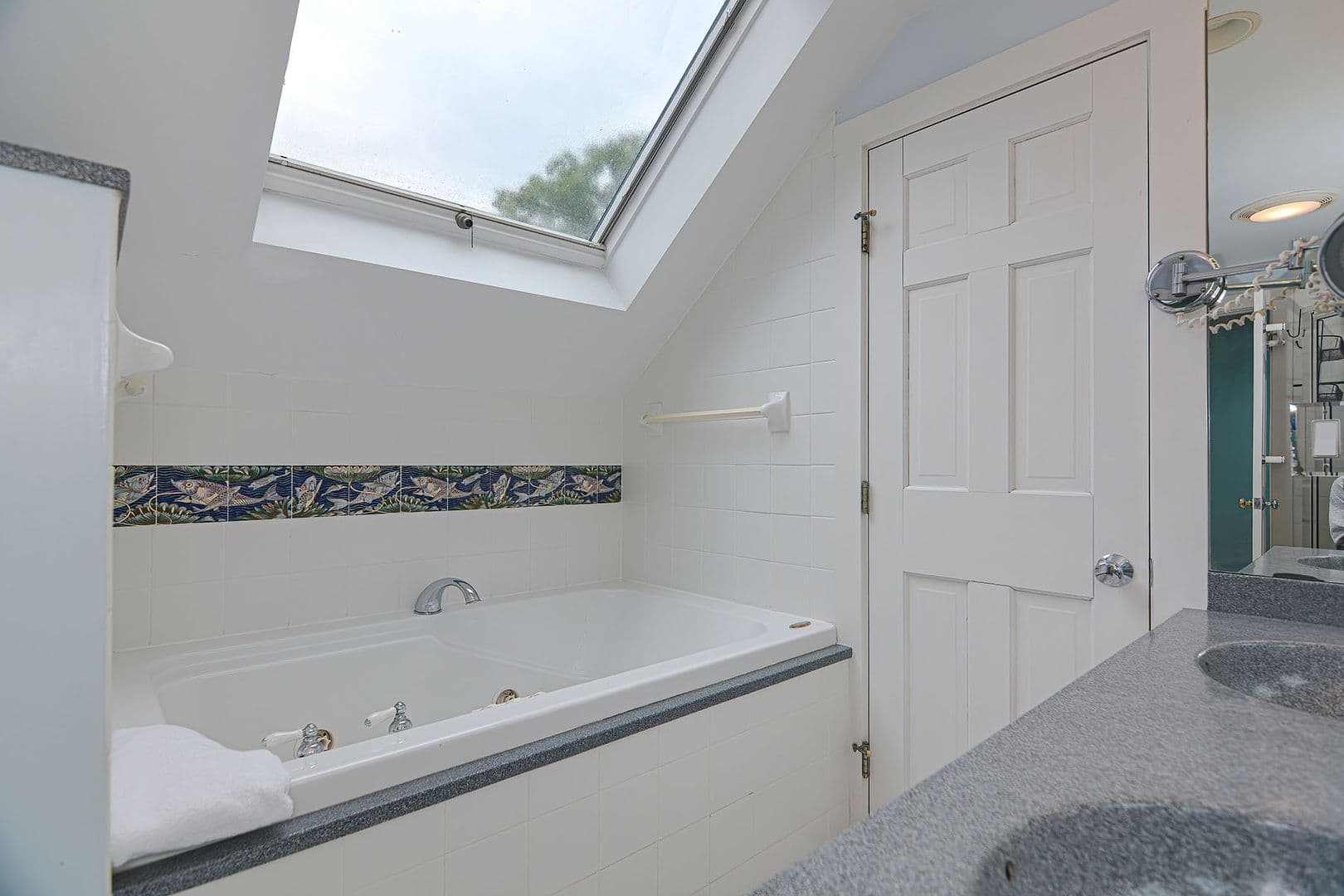 Rockport Apartment: 93 Granite St