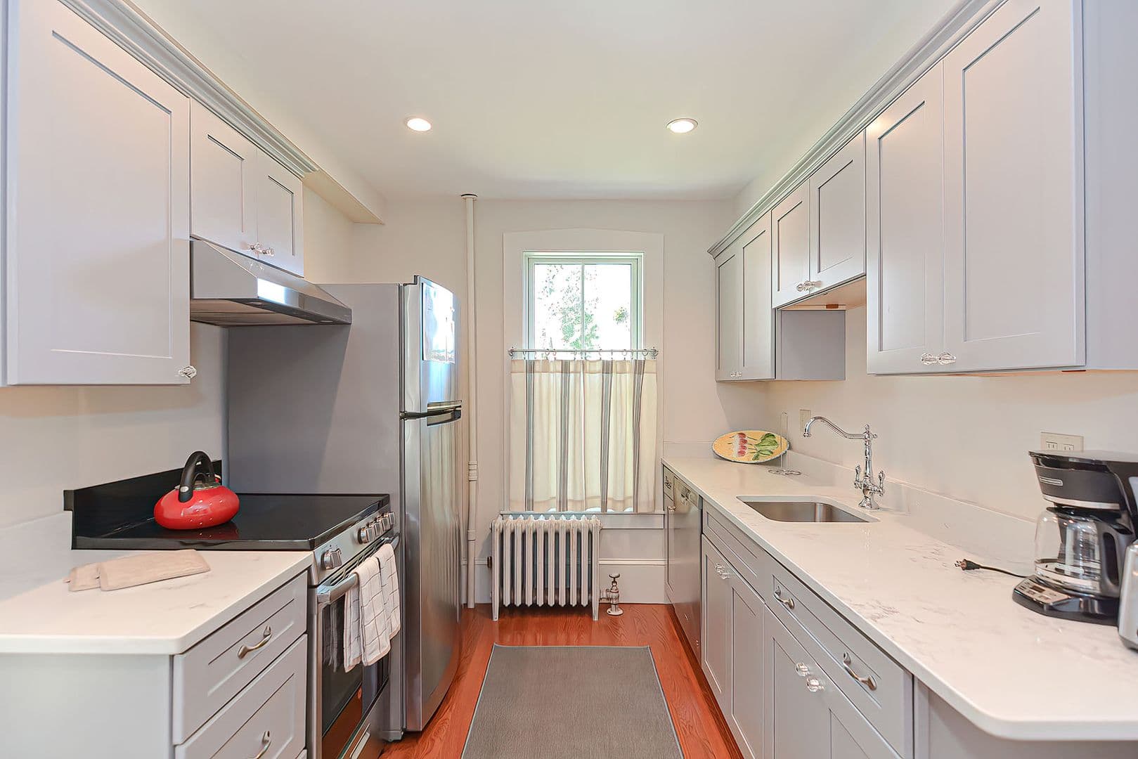 Rockport Apartment: 68B Granite Street