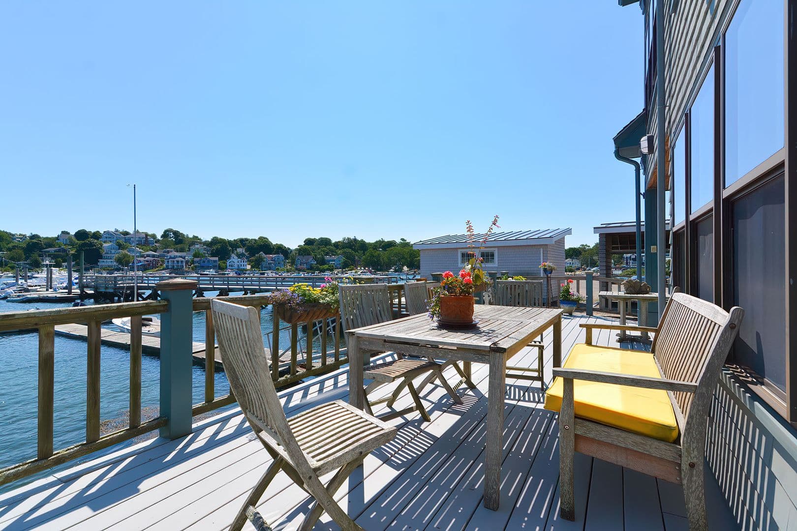 Gloucester Apartment: 37 Rocky Neck Avenue, Unit A
