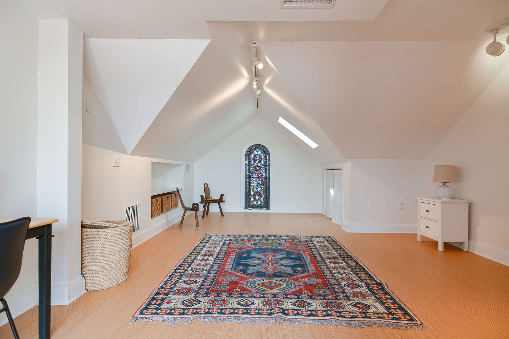 Gloucester Apartment: 37 Rocky Neck Avenue, Unit A