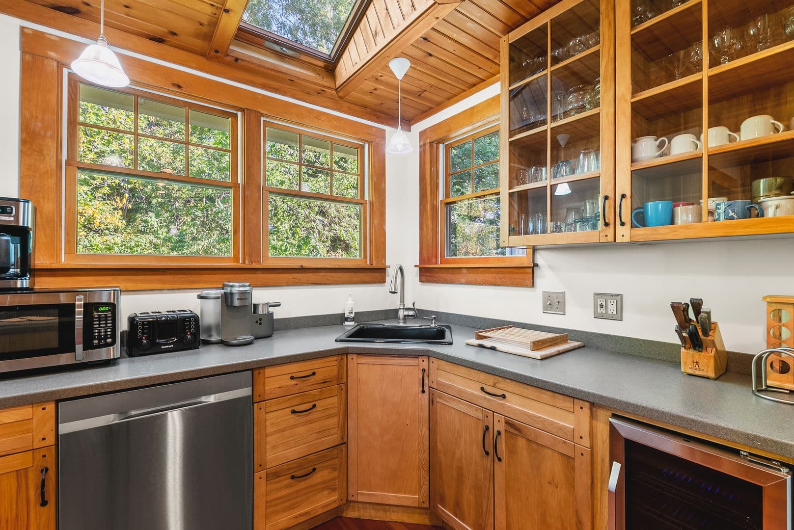 Gloucester House: 64 Riverview Road