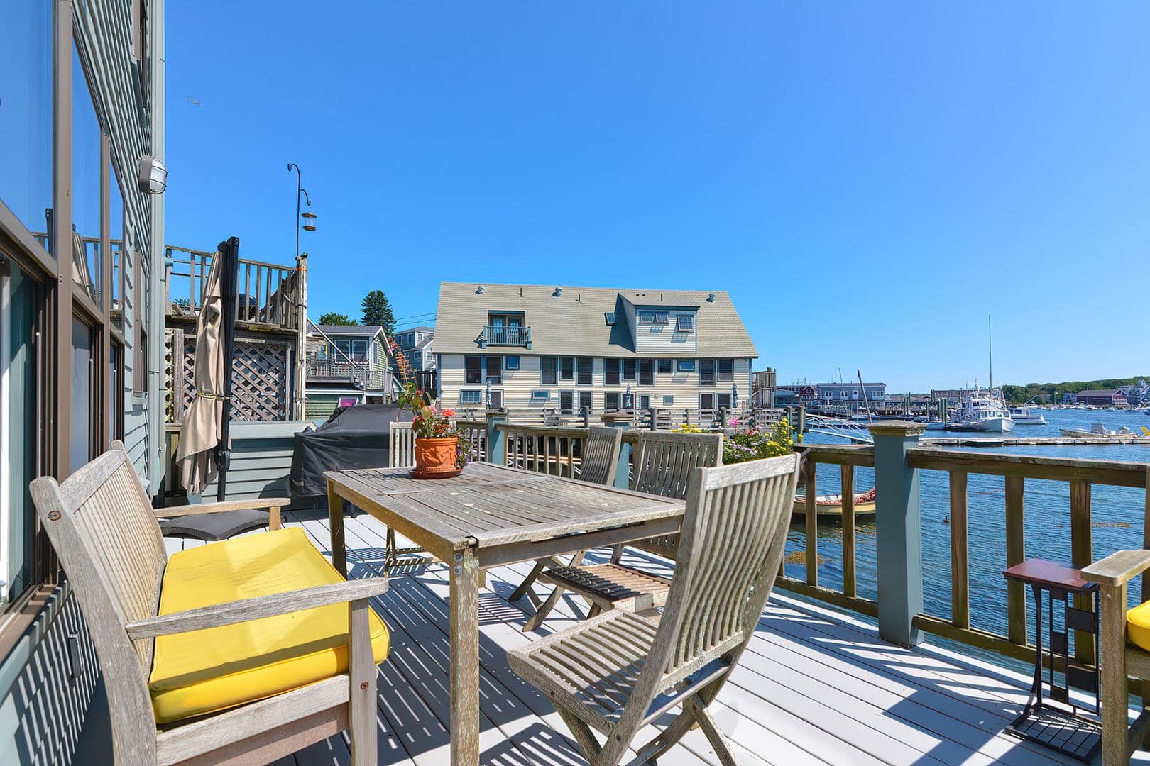 Gloucester Apartment: 37 Rocky Neck Avenue, Unit A