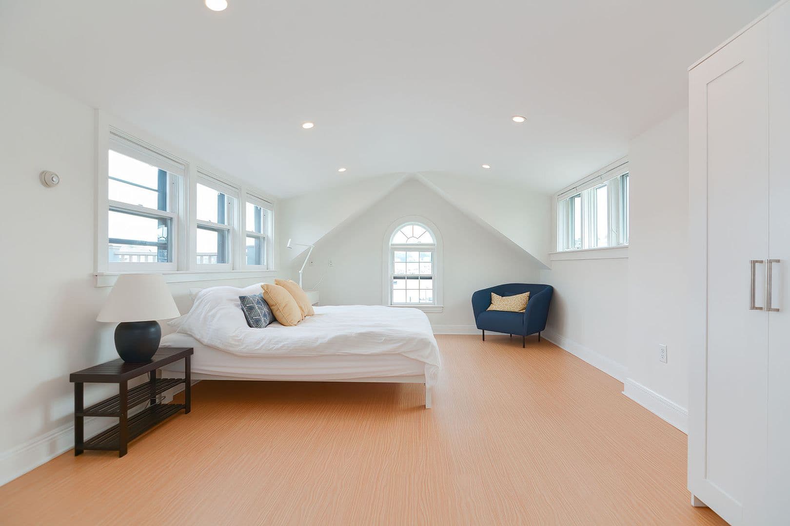 Gloucester Apartment: 37 Rocky Neck Avenue, Unit A