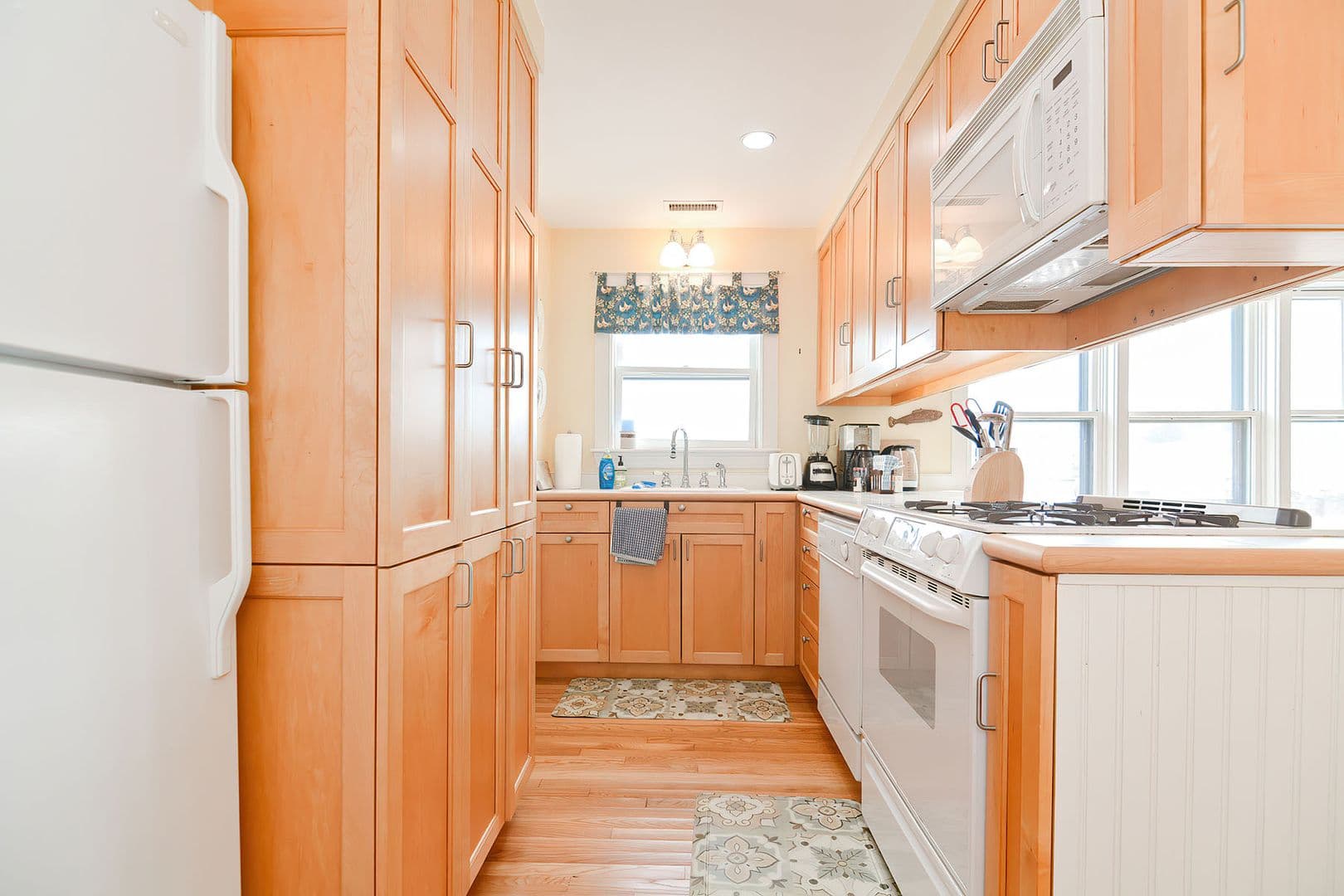 Gloucester Apartment: 37 Rocky Neck Avenue, Unit A