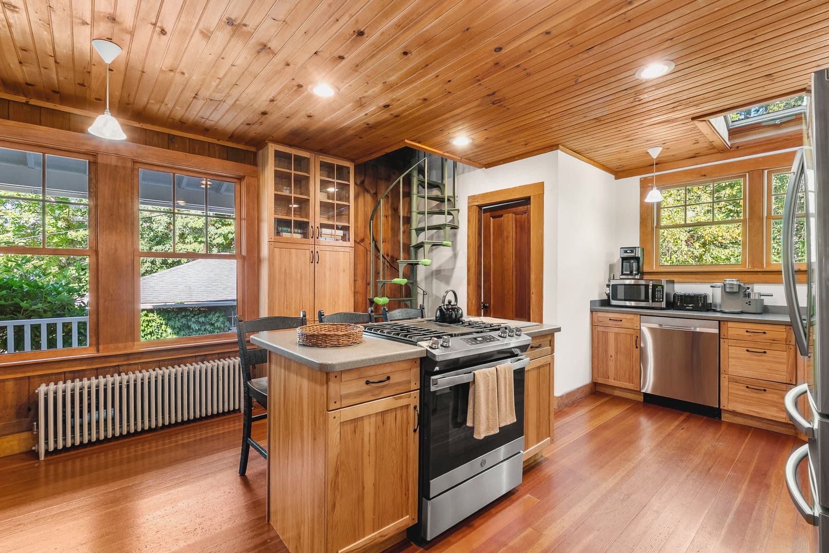 Gloucester House: 64 Riverview Road