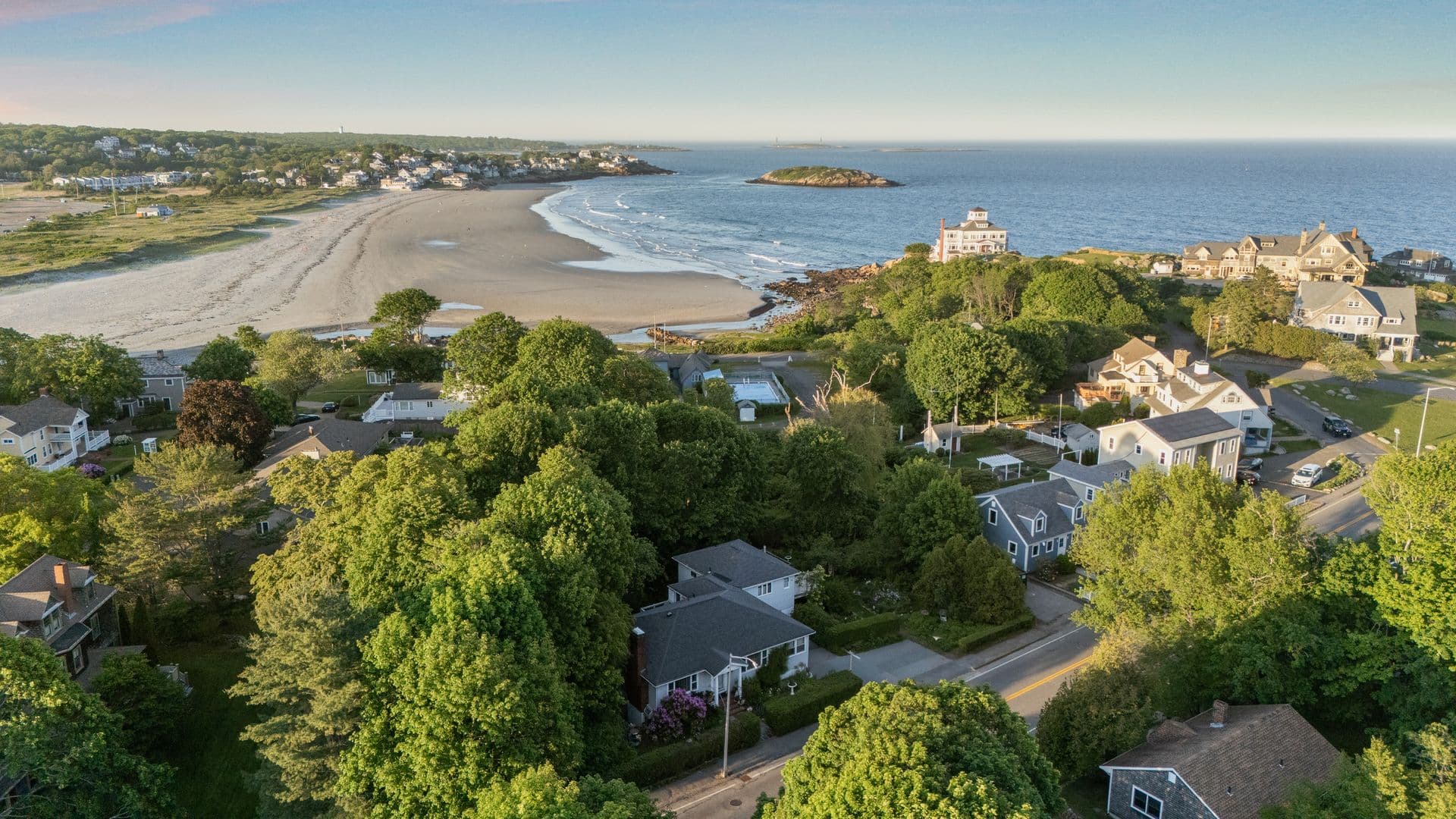 Gloucester Apartment: 24 Atlantic Road