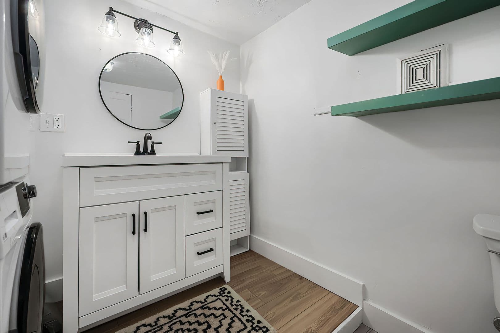 Gloucester House: 42 Rocky Neck Avenue