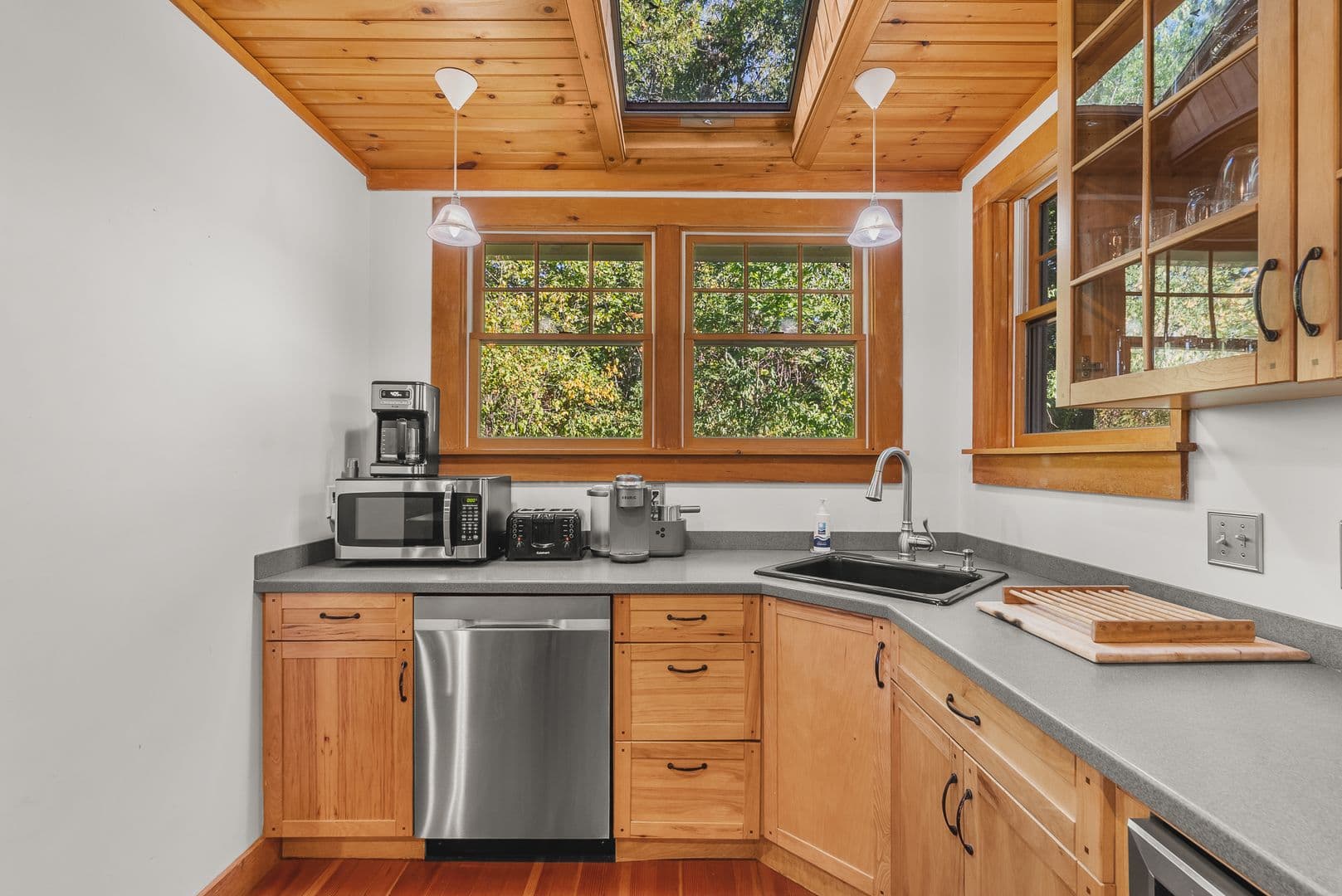 Gloucester House: 64 Riverview Road