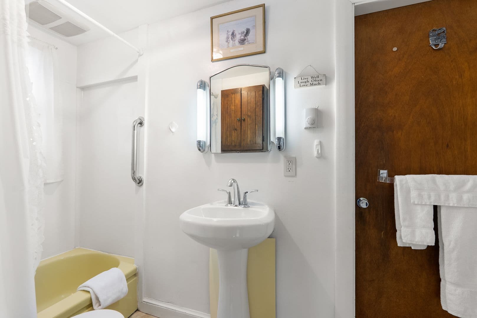 Gloucester Apartment: 24 Atlantic Road