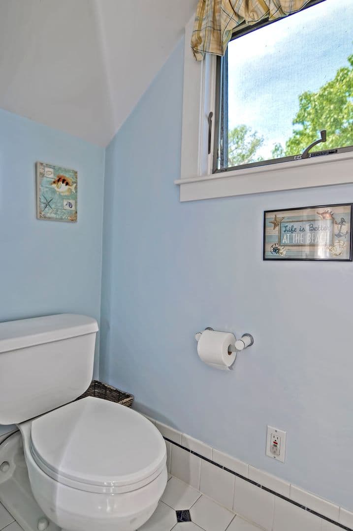 Rockport Apartment: 93 Granite St